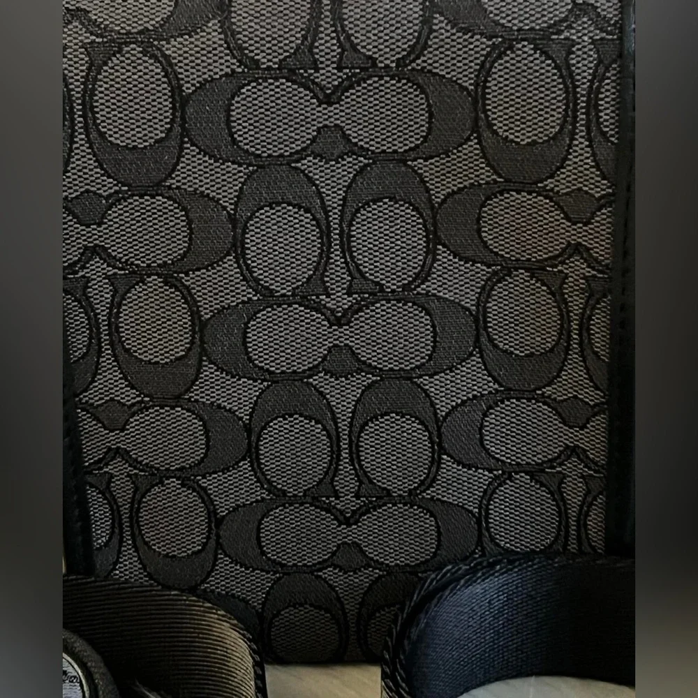 CC086 - Coach Charter North/South Crossbody With Hybrid Pouch - Picture 7 of 14